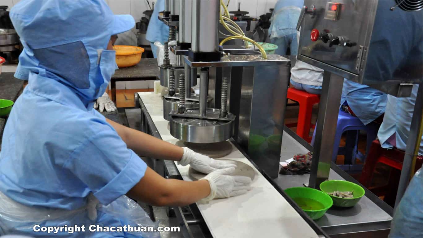 Chả Cá Thuận hiện đại hoá máy móc sản xuất